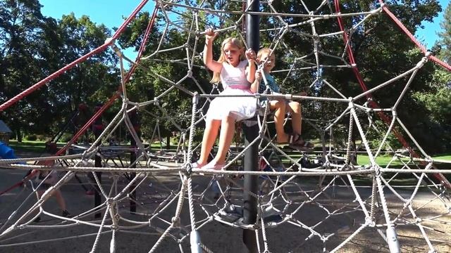 Пробуем русские вкусняшки/ Американская гаражка у соседей/ Отправили посылку победителю / влог смотреть онлайн