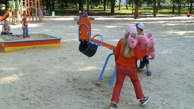 Вместе в плюшевым динозавром и друзьями, весело! смотреть онлайн