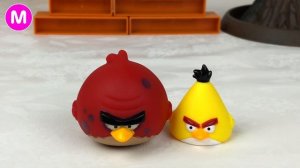 Играем в Игрушки Энгри Бердс - Angry Birds. Видео для детей