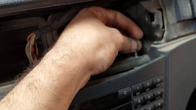 HOW TO REMOVE RADIO ON MERCEDES W212 RADIO REPLACEMENT смотреть онлайн
