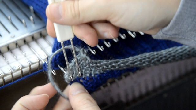 Обработка горловины двойной резинкой на вязальной машине. Double neck elastic on a knitting machine смотреть онлайн