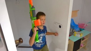 АРСЕНИЙ против ПРИШЕЛЬЦЕВ. ARSENIY vs ALIEN. NERF BROS SHOW