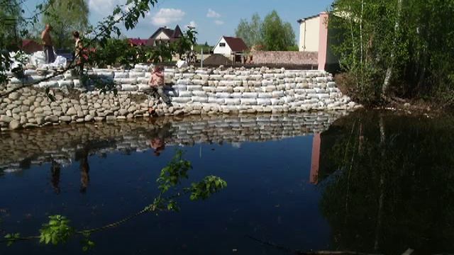 Укрепление берега пруда