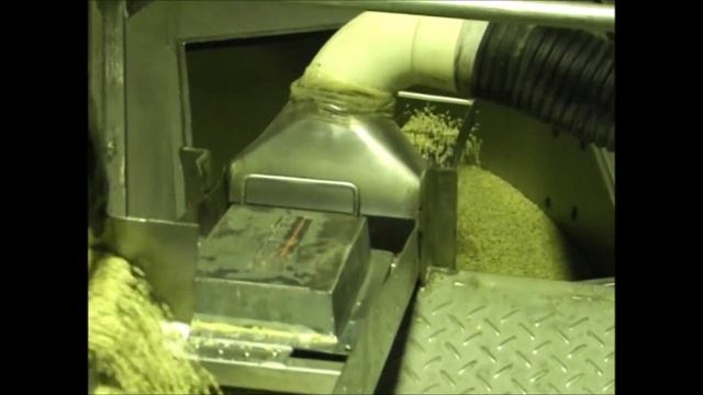 Dicing Peanuts & Macadamia Nuts on a Simplamatic Dicemaster смотреть онлайн