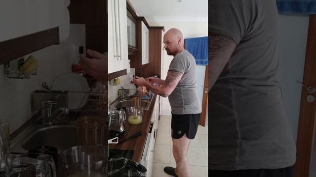 Лимонно-имбирно-медовый напиток. Lemon?, ginger, honey ? healthy drink. смотреть онлайн