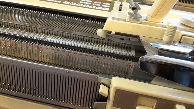 Вязание. Мужской свитер с воротником хомут. Воротник .Часть 4 смотреть онлайн