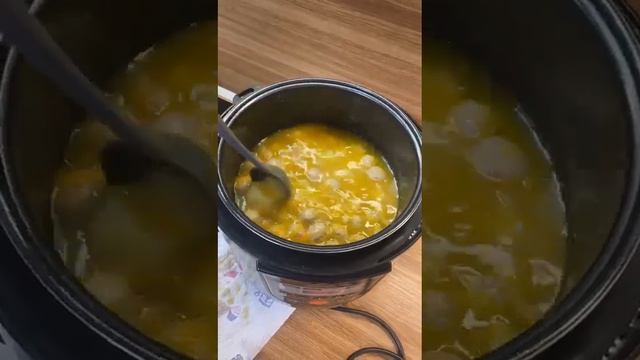 Вот такой вкусный суп с фрикадельками получился в мультиварке!