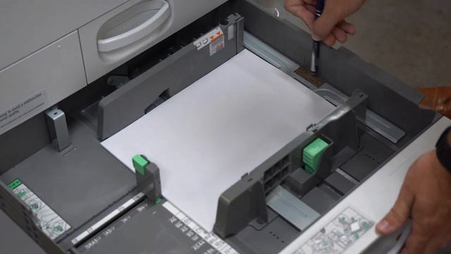 How to Fix a Paper Tray Misfeed/jam (Savin J004 Error) смотреть онлайн