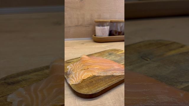 Бутерброды с красной рыбой и авокадо ??