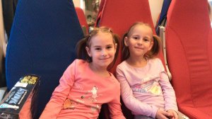 ВЛОГ Едем на день рождения на поезде Вкуснейшие конфеты из Сибири История про барсучий жир