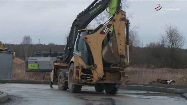Новую дорогу к поликлинике в микрорайоне Ивановские Дворики заканчивают строить в Серпухове смотреть онлайн