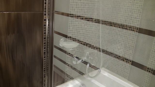 Как установить стеклянную дверцу на ванну. 3 часть смотреть онлайн