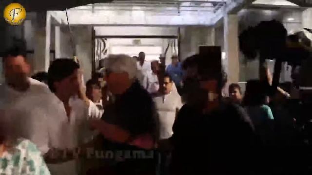 Shah Rukh Khan At Prayer Meet of Late Director Kundan Shah смотреть онлайн