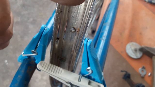 Не тяните спицу колеса велосипеда! Без просмотра этого видео. Можно сделать кривизну! смотреть онлайн