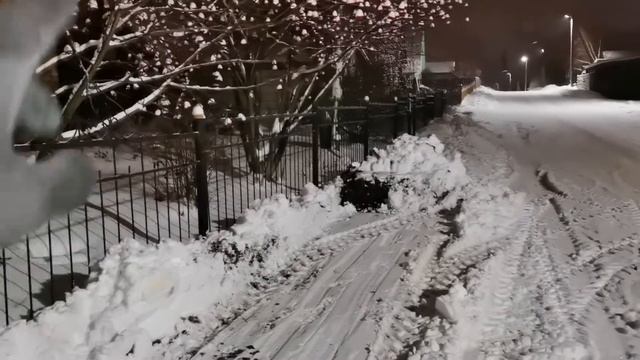 Наконец, почистил снег трактором с погрузчиком. Какие мысли одолели... смотреть онлайн