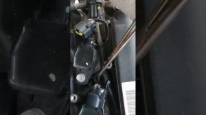 КИО РИО 3 сломалась защелка штекера катушки зажигания.