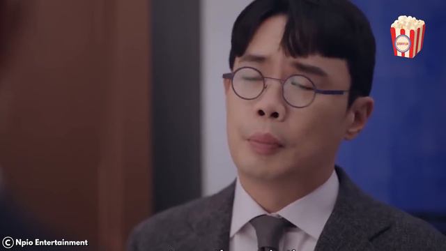 To win his crush's love, a crazy rich CEO disguises himself as an ordinary employee смотреть онлайн