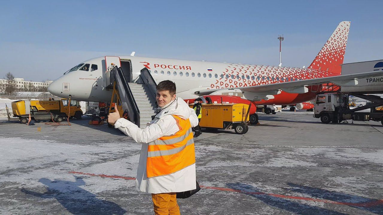 Что там внутри у Суперджета? Кабина пилотов. Салон. Лучшие места. Взлет в конце. смотреть онлайн