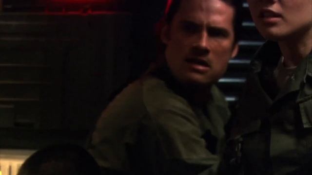 Battlestar Galactica | Crash Landing смотреть онлайн