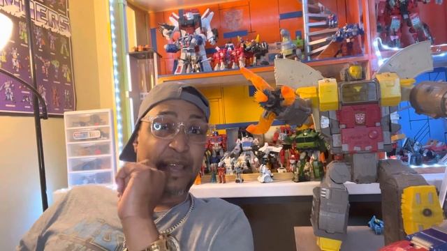 WFC GAME OPTIMUS , BUMBLEBEE AND BARRICADE REVEALED !!! A 17 INCH METROPLEX IS ON THE WAY !!! смотреть онлайн
