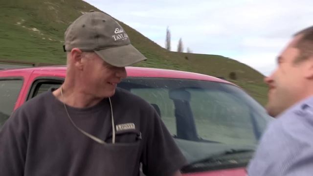 Marc Ellis meets Hilux Legend Keven Delegat смотреть онлайн