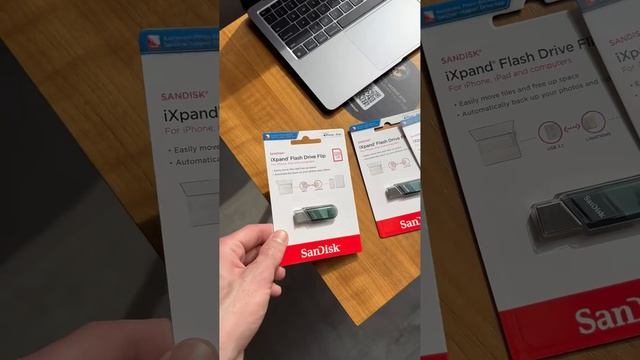 SanDisk Флеш накопитель для iPhone iXpand Flash Drive Flip 64 / 128 / 256gb 2 разъема USB3. смотреть онлайн