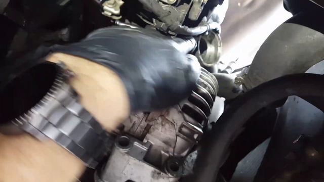 Tips on alternator removal t1n Sprinter. How to get the last bolt смотреть онлайн