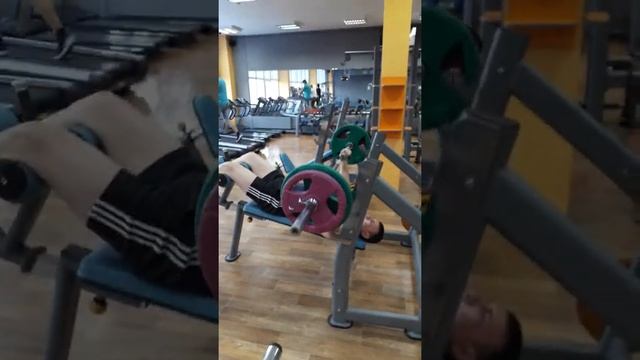 Жим 90 кг в отрицательном наклоне 15 раз. смотреть онлайн