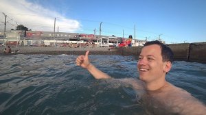 На поезде на юг на море купаюсь в Черном море на закате поездка в Адлер в Сочи Сергей Елисеев