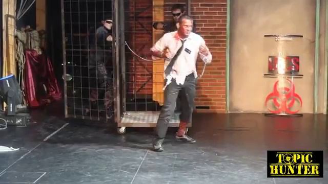 Corso di sopravvivenza all'apocalisse zombie - Umbrella Corporation смотреть онлайн