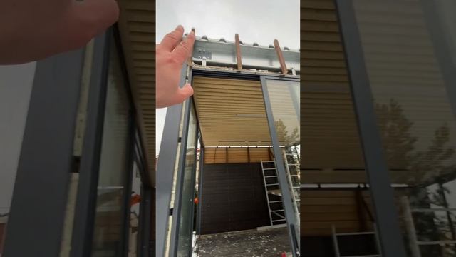 Монтаж. Беседка на участке в загородном доме.