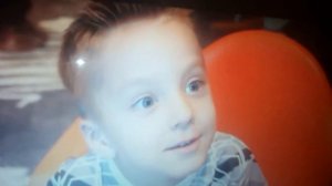 Артур и. Давид. Артур. выбросил.  Телефон в. реку