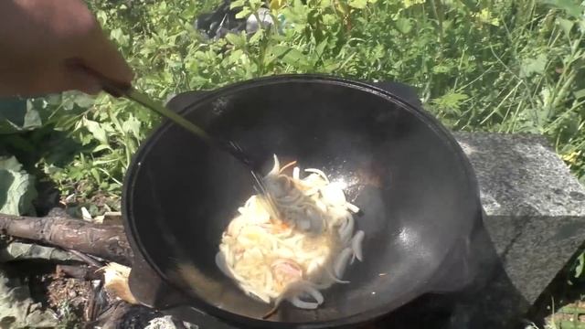 РЫБА В КАЗАНЕ НА КОСТРЕ, рецепт, Навага в казане в томатном соусе, смотреть онлайн