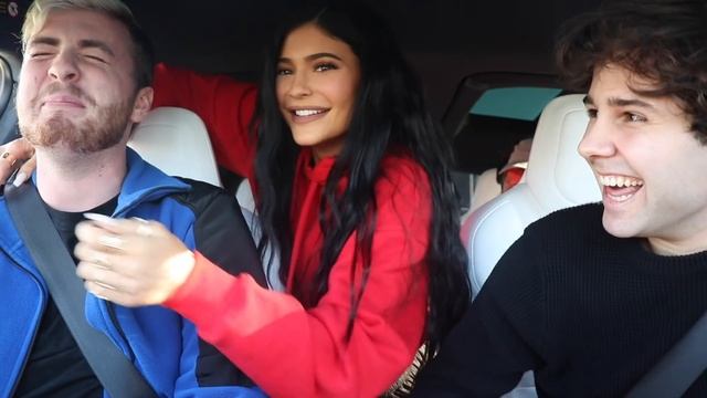 SURPRISING PEOPLE WITH KYLIE JENNER!! смотреть онлайн