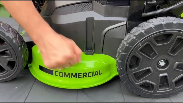 ИЛЬЯ ВАСЕЦКИЙ! ОБЗОР ГАЗОНОКОСИЛКИ GREENWORKS! смотреть онлайн