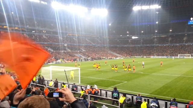 Мяч летит на трибуну. Shakhtar VS Borussia