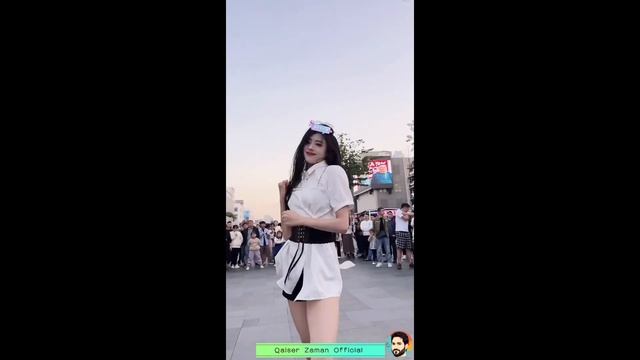 Cute Chinese girl street dance in public ??? смотреть онлайн