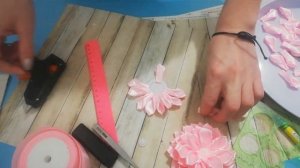 Цветы из атласных лент Простой способ создания Мастер класс Канзаши