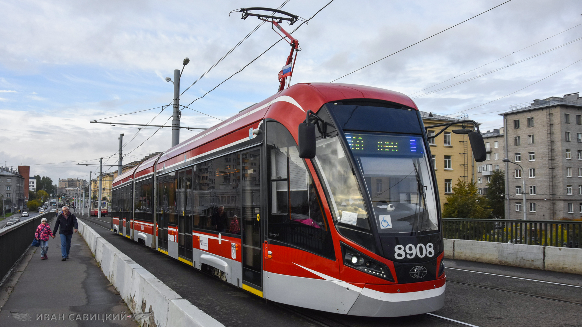 Модерновые трамваи Витязь-М на 60 маршруте Петербурга смотреть онлайн