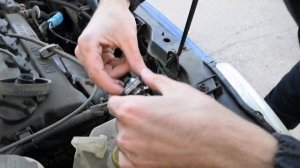 Как поменять лампочку фары на японской машине Nissan CUBE