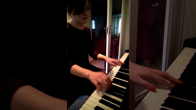 Nyki Lawn TWILIGHT Bella's Lullaby Piano Cover смотреть онлайн