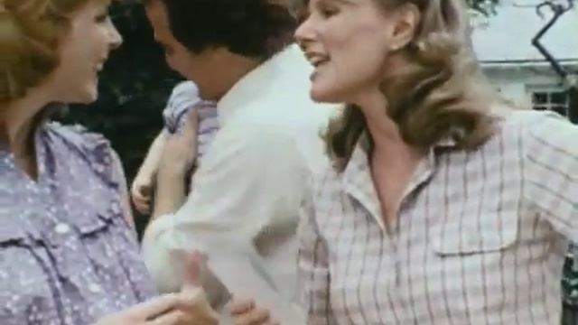 P&G - Pampers Disposable Diapers - Walking With Pampers - Vintage Commercial - 1970s