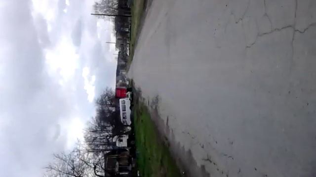 Мой брат катается на старом при старом мопеде смотреть онлайн