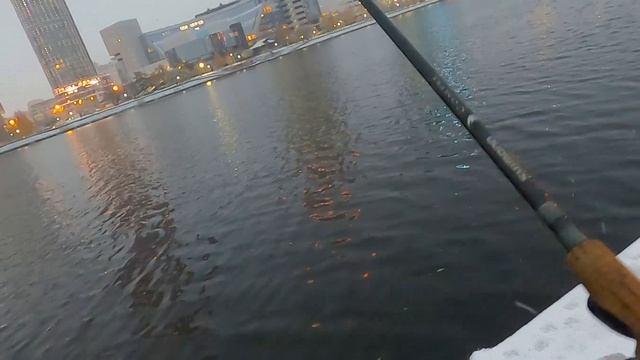 Крайняя рыбалка на спиннинг в этом году на реке Исеть смотреть онлайн