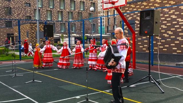 ПОЁМ НА УЛИЦЕ Ансамбль "Маков цвет" смотреть онлайн