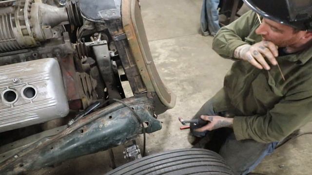 Modifying 1933 Ford Fender Blisters To Fit The Ardun Flathead Coupe смотреть онлайн