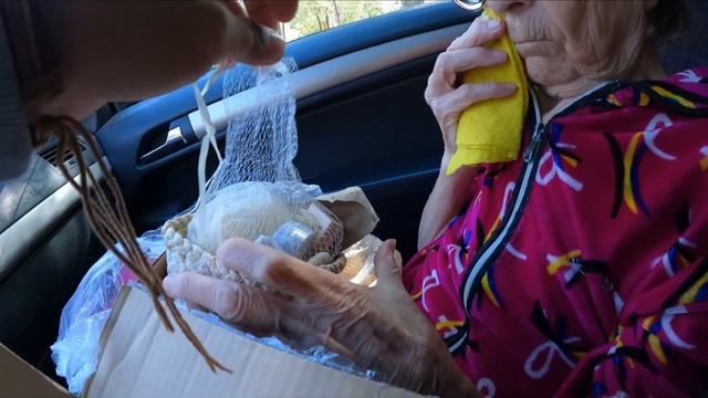 на эту реакцию стоит взглянуть | НЕОЖИДАННЫЙ СЮРПРИЗ БАБУШКАМ | посылка из ПОЛЬШИ смотреть онлайн