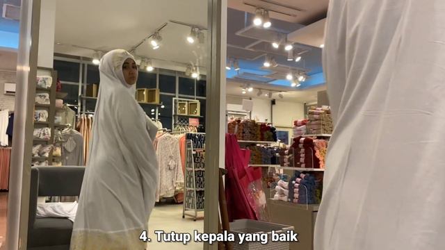 MEMILIH PAKAIAN IHRAM WANITA APAKAH HARUS PUTIH? смотреть онлайн