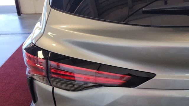 2022 Toyota Sienna XLE Hybrid AWD in Celestial Silver Metallic смотреть онлайн