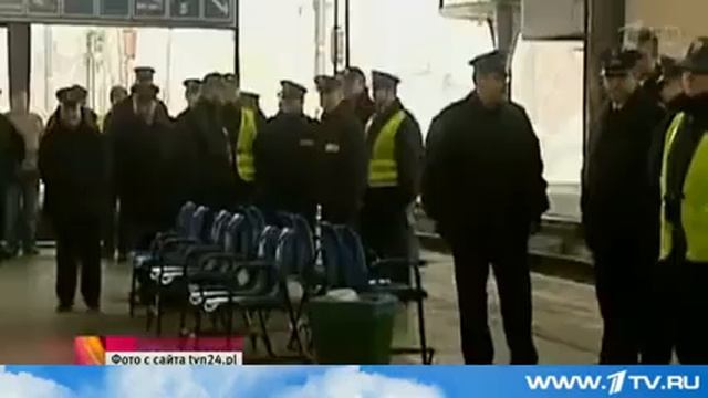 Муж спрятал жену в чемодан в поезде от томоженников смотреть онлайн